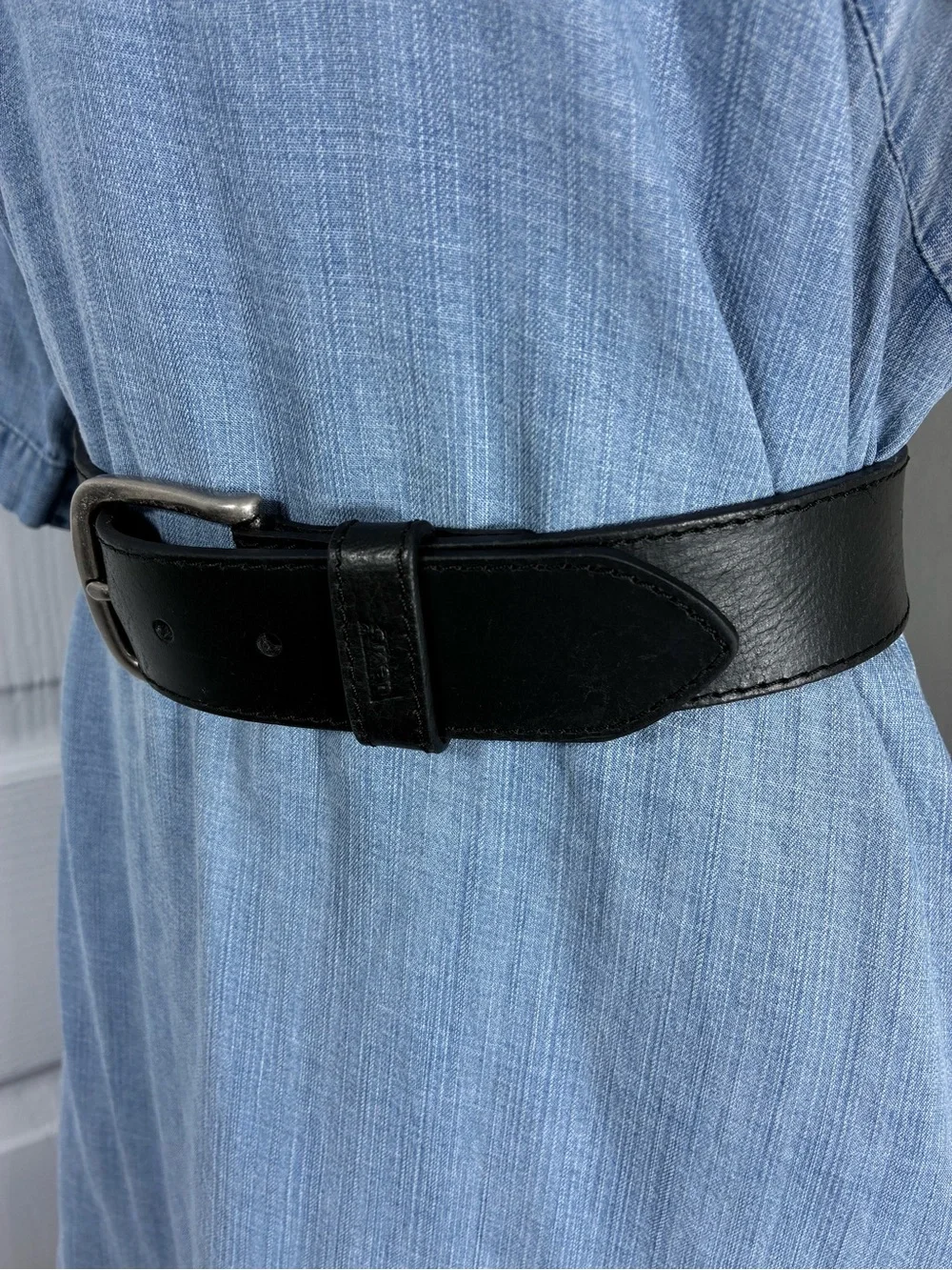 Levi's Black men's belt sz M 34-36 Genuine Leather Brushed Metal Buckle